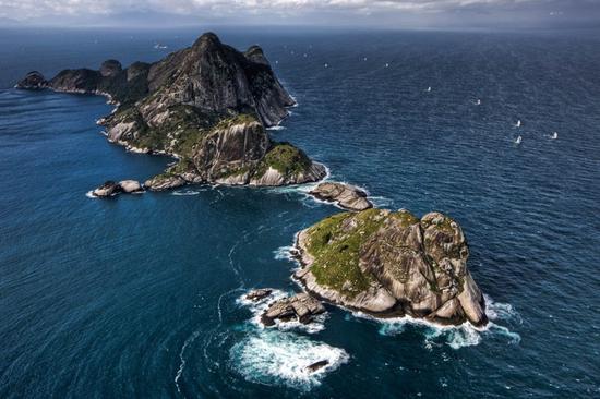 Monitoring the benthos from the Alcatrazes Archipelago